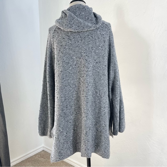 Turtle Neck Sweater - Picture 4 of 8